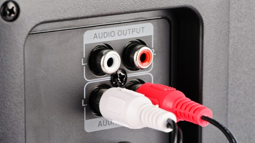 Przewód głośnikowy do systemu audio.