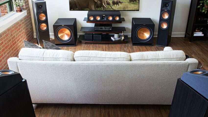 Konfiguracja głośników w salonie.