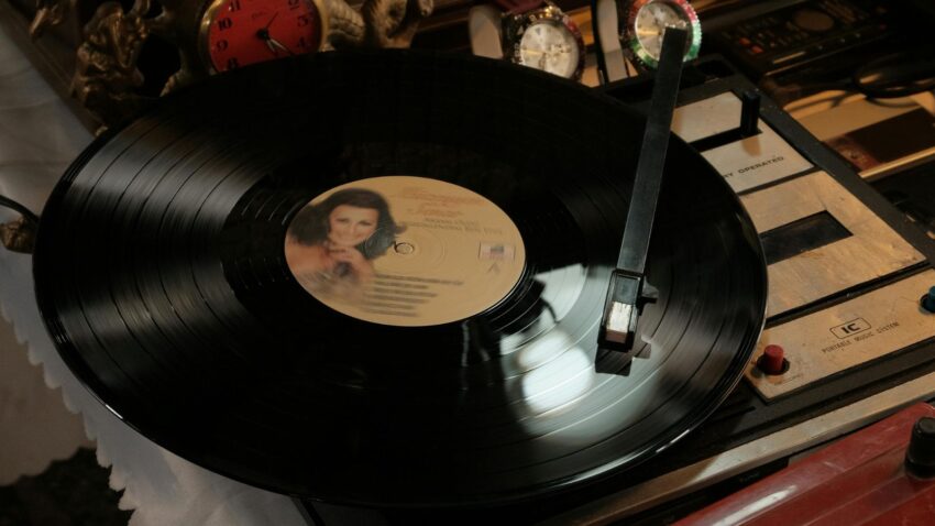 Okrągły adapter do odtwarzania singli winylowych