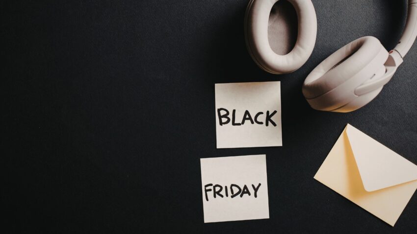 Czarny Piątek jako symbol obniżek cen.