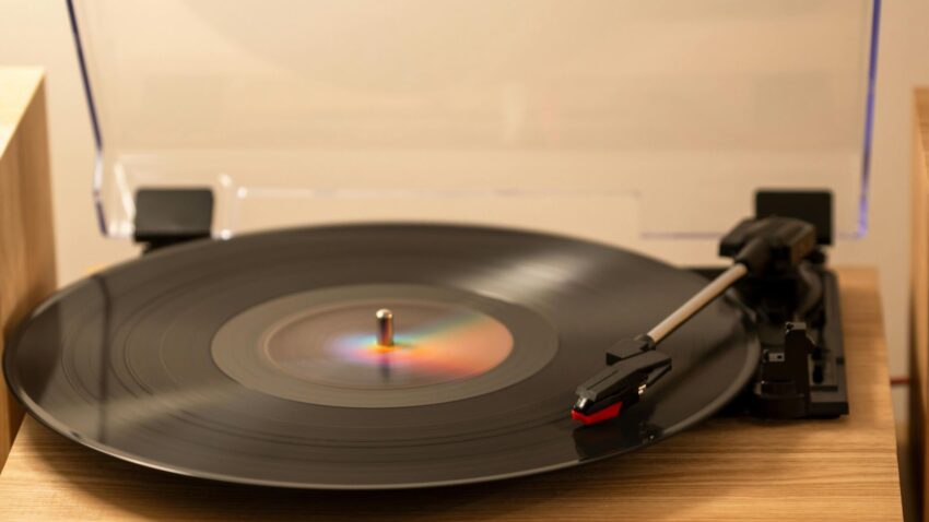 Gramofon na płyty winylowe.