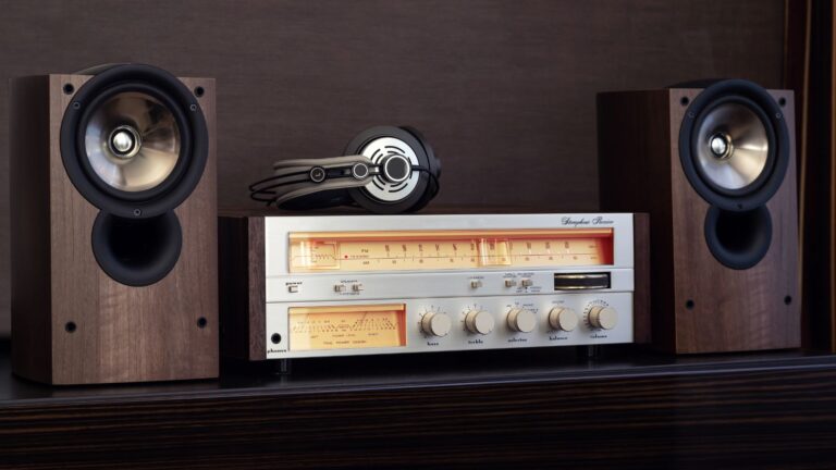 Domowe warunki odsłuchowe systemu audio hi-fi.